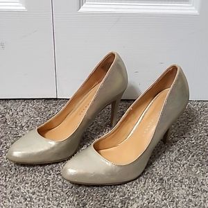 Silver Metallic High Heels, Women's Dress Shoes, Size 7.5, Very Cute Good Cond